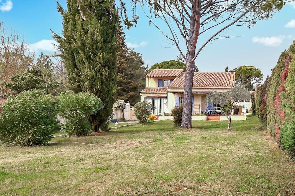 Stunning home in Loriol-du-Comtat in Loriol-du-Comtat, Vaucluse