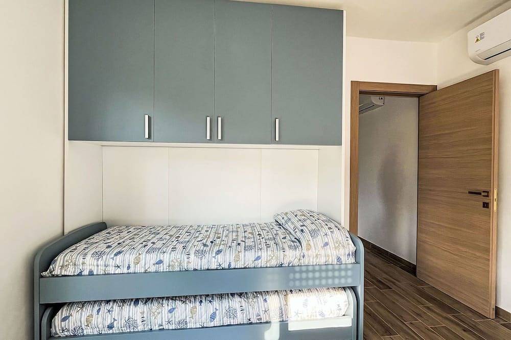 Appartamento intero, Bellissimo appartamento per 4 persone con Wifi, A/C, Tv, balcone e parcheggio in Ceriale, Riviera di Ponente