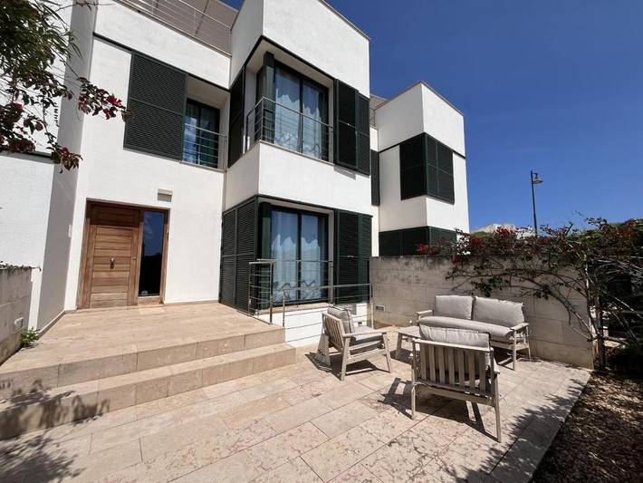 Location de vacances pour 6 personnes, avec vue ainsi que piscine et balcon à Fornells - 4