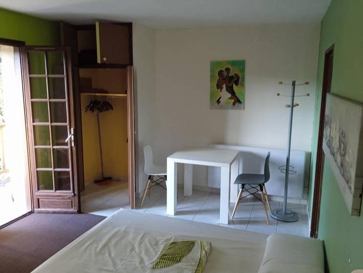 Gîte pour 2 personnes, avec jardin ainsi que vue et terrasse, animaux acceptés à Cours