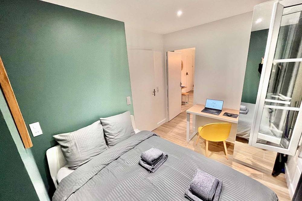 Entire apartment, Le Victor Hugo - Clichy-la-Garenne in Clichy, Hauts-de-Seine