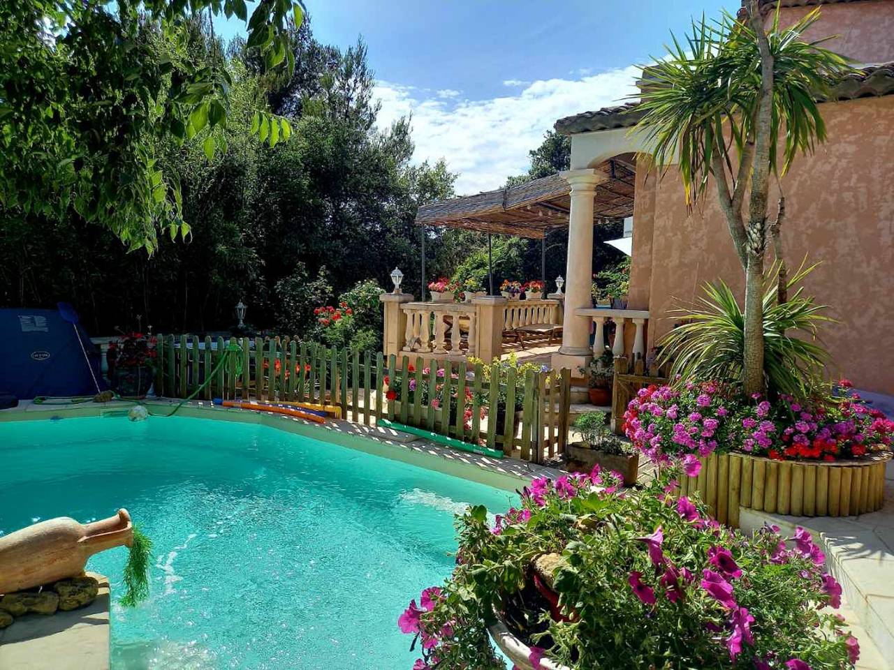 Geheel appartement, Charmant appartement met zwembad - Salon-de-Provence in Salon-de-Provence, Aix-en-Provence en omgeving
