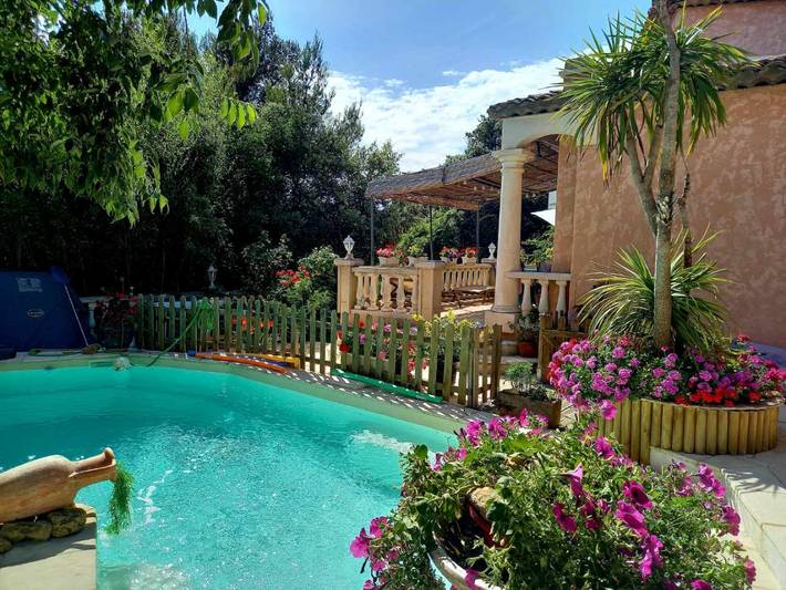 Gîte pour 2 personnes, avec terrasse et piscine à Salon-de-Provence