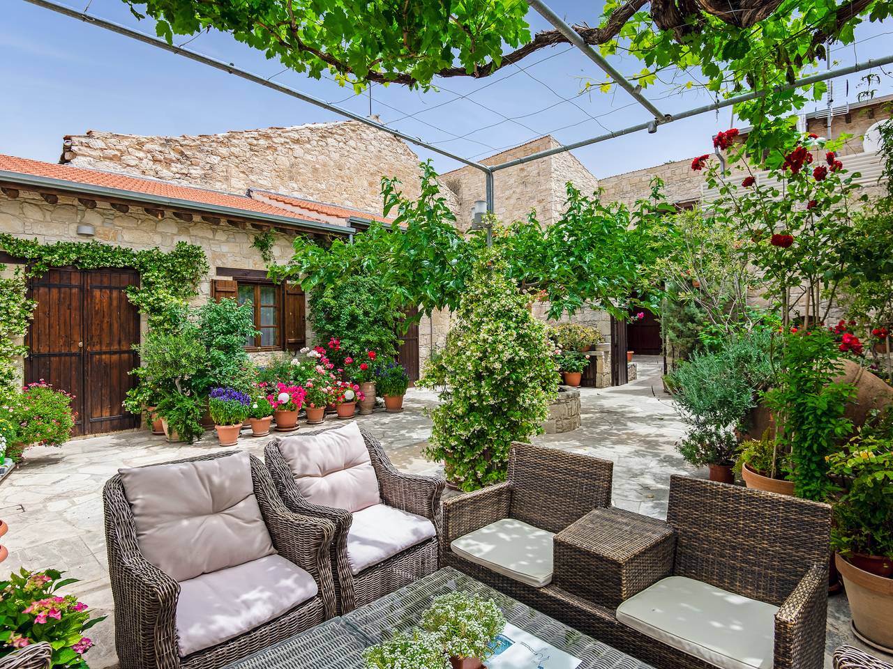 Entire apartment, Sanders Arsorama Cozy 1 Bdr Apt with Shared Patio in South Cyprus