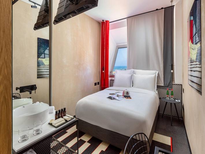 Appartement entier, Hôtel Dancenter Brut Seafront Tel Aviv - Chambre double classique in Tel Aviv, District de Tel Aviv