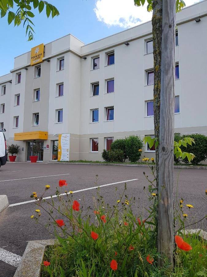 Hôtel pour 2 personnes, avec Terrasse ainsi que Jardin et Vue à Saint-Clément (Yonne)