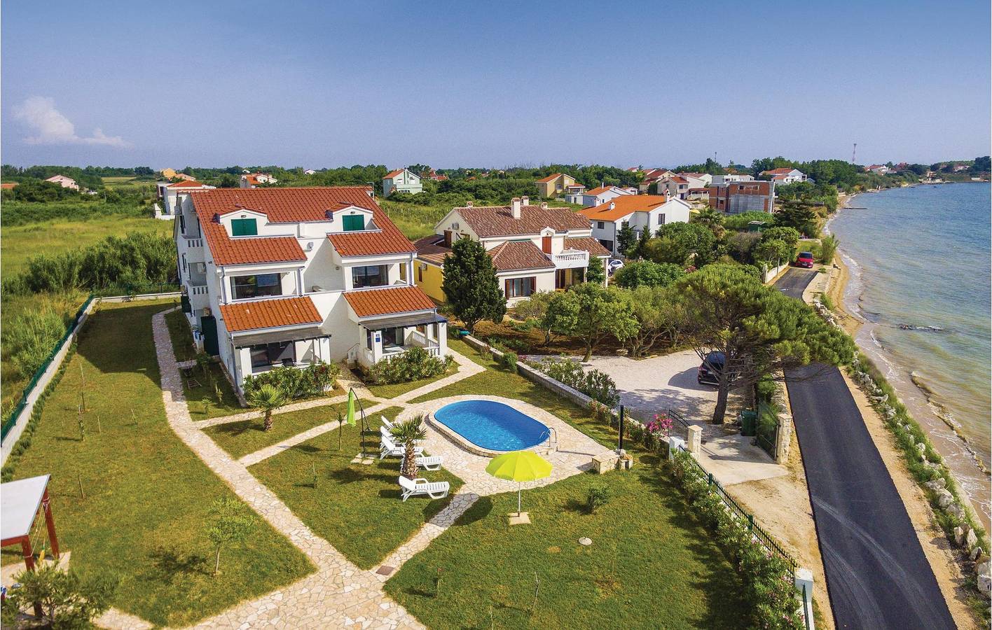 Geheel vakantieappartement, Vakantieappartement voor 7 personen met tuin in Privlaka, Zadar