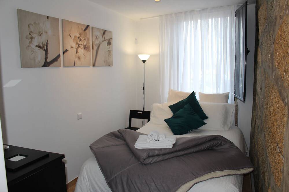 Casa São Dinis, in Porto, has a great location, design and comfort. in Cedofeita, Porto