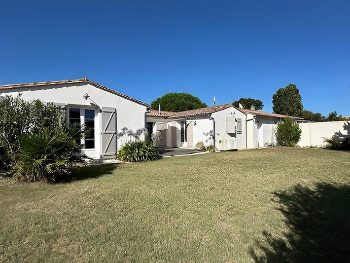 Gîte pour 10 personnes, avec terrasse et jardin - 1