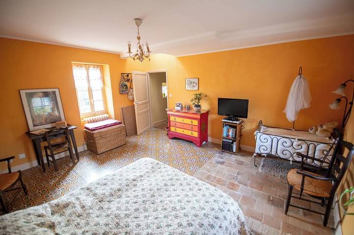Gut ausgestattetes Haus mit Charakter und Garten in der Nähe des Stadtzentrums in Pézenas, Mittelmeerküste (Frankreich)