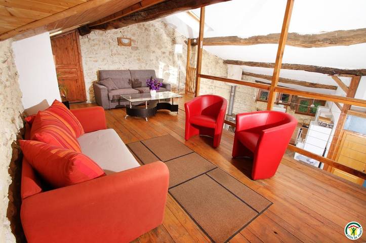 Gîte pour 6 personnes, avec jardin ainsi que terrasse et piscine