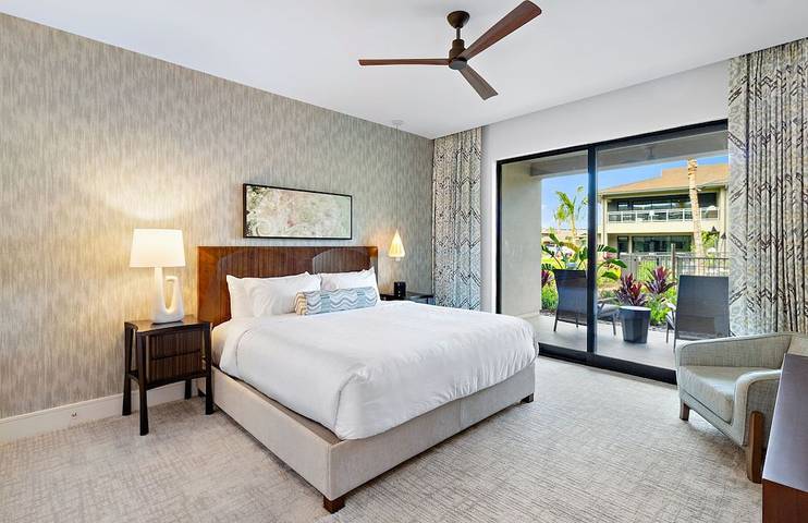 Beach rental for 8 people, with balcony and pool as well as hot tub and yard on Maui