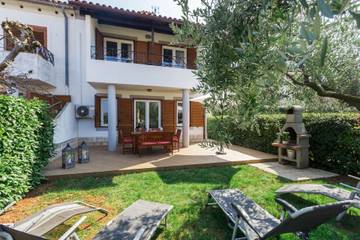 Ferienhaus für 6 Personen, mit Balkon und Garten in Poreč