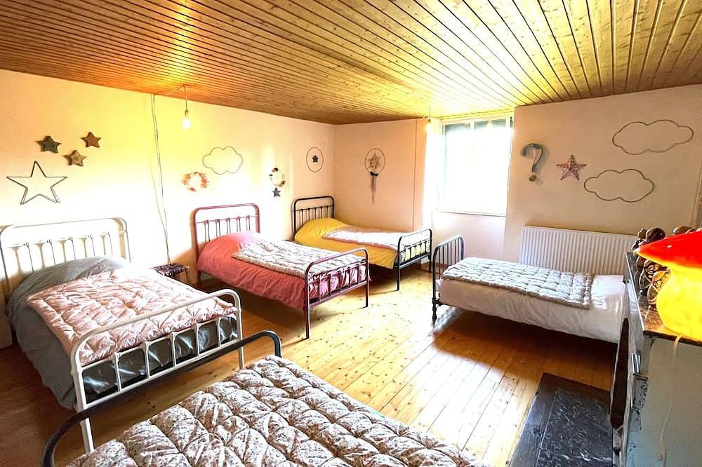 Villa 1828, 25 couchages, pétanque, piscine, billard ,baby foot in Champlitte, Haute-Saône