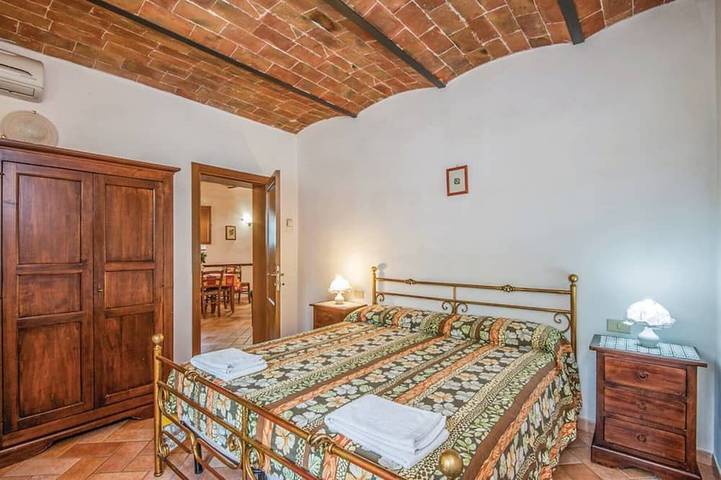 Herrliche Wohnung in einem Ferienhaus für 2 Leute mit Pool, Klimaanlage und TV, bei Siena in Poggibonsi, Siena Provinz