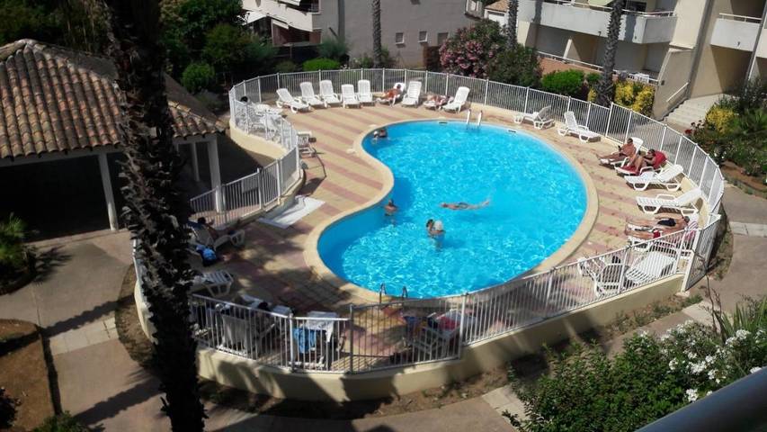 Appart’hôtel pour 4 personnes, avec terrasse et piscine, animaux acceptés