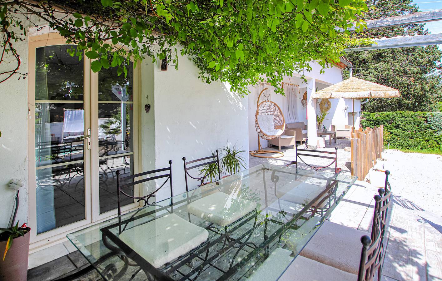 Charmante Wohnung mit Pool & WiFi in Grospierres in Grospierres, Ardèche