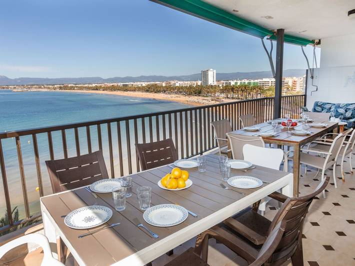 Last minute apartment for 12 people, with Terrace in Salou