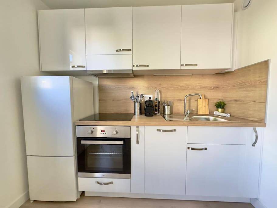 Appartement entier, 2 Pas du Château - Studio - Stationnement in Fontainebleau, Seine-et-Marne