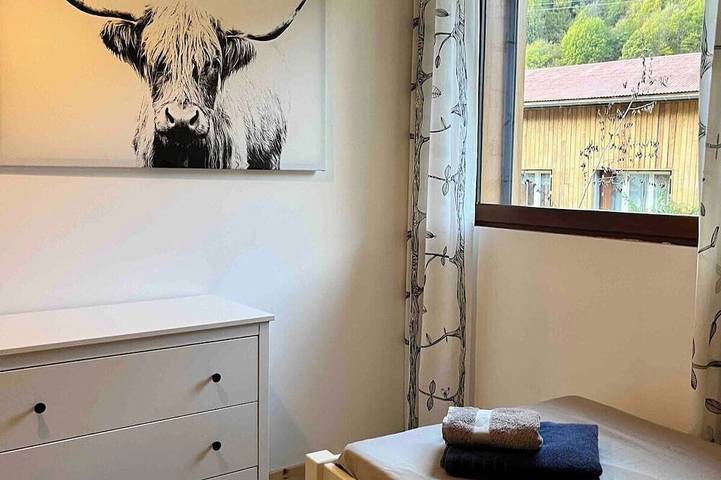 Impressive Chalet - Sleeps 7 in Allemond, Nationalpark Écrins