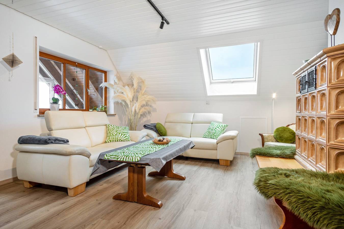 Ganze Wohnung, Ferienwohnung Familie Löffler mit Bergblick, Wintergarten und Wlan in Ostrach, Region Bodensee-Oberschwaben