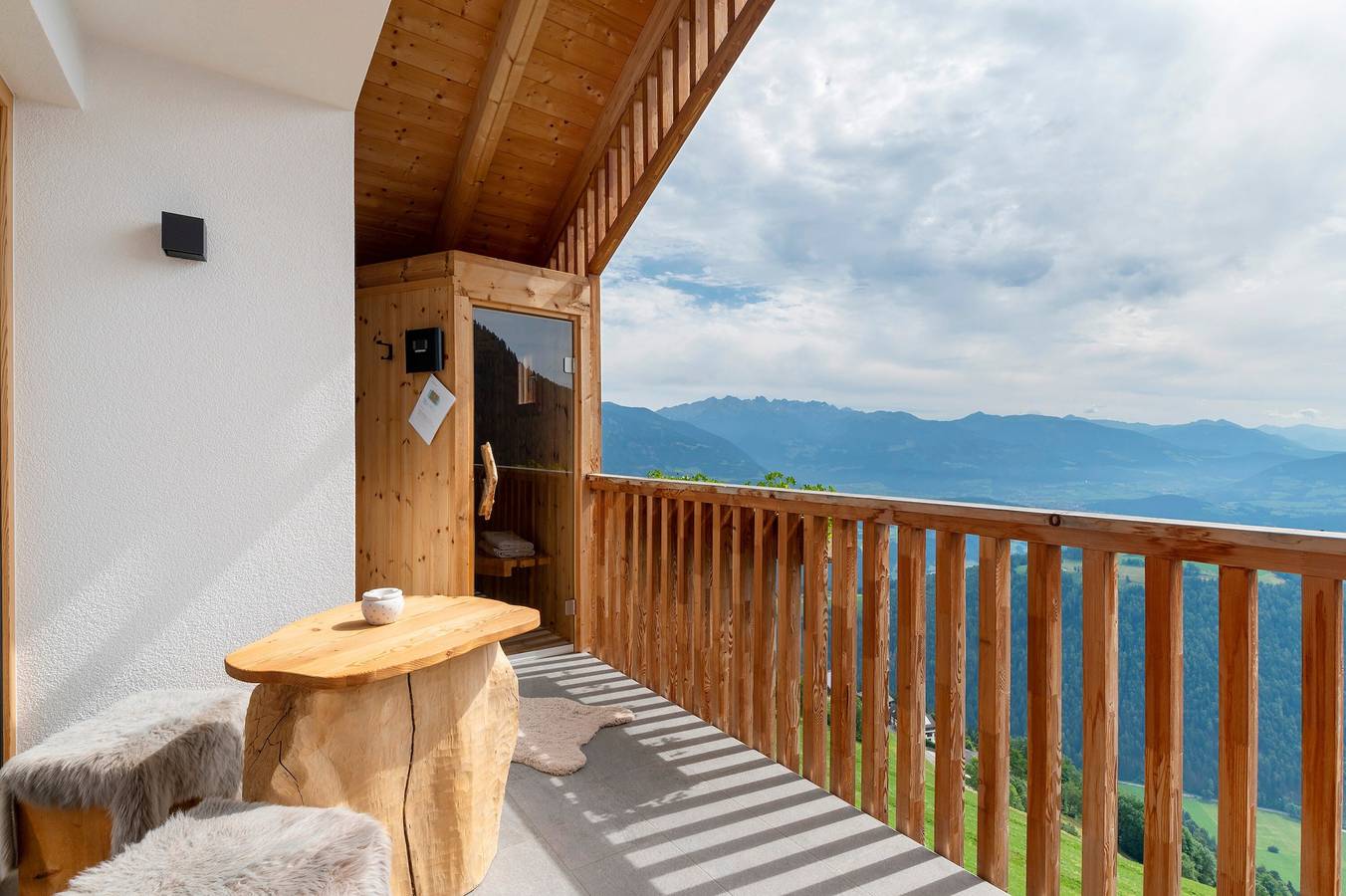 Appartamento intero, Appartamento 'Prielerhof Sunrise' con vista sulle montagne, terrazza privata e Wi-Fi in Ellen, San Lorenzo di Sebato e dintorni