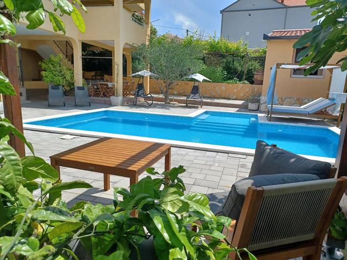 Villa pour 8 personnes, avec piscine ainsi que vue et jardin à Solin