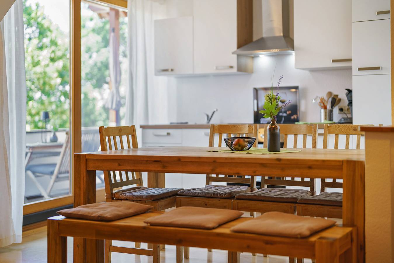 Ganze Wohnung, Ferienwohnung '1, 63 Qm, Balkon' mit Gemeinschaftspool, Gemeinschaftsgarten und Wi-Fi in Vogtsburg im Kaiserstuhl, Kaiserstuhl