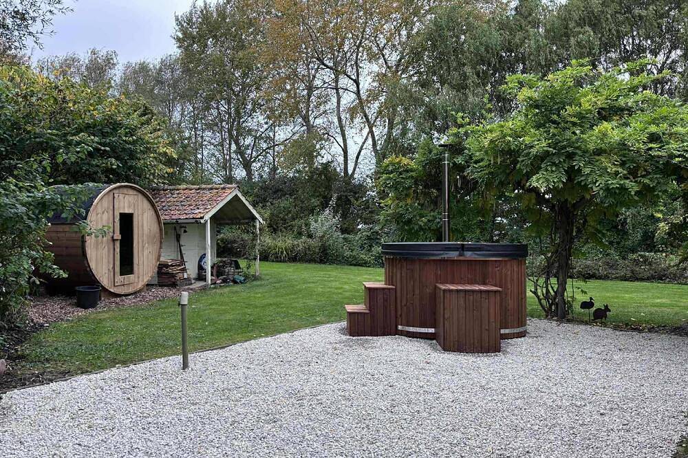 Idyllic cottage with wellness facilities, surrounded by green in Alveringem, West-Vlaanderen