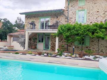 Gîte pour 5 personnes, avec terrasse et jacuzzi ainsi que piscine et jardin dans l' Ariège