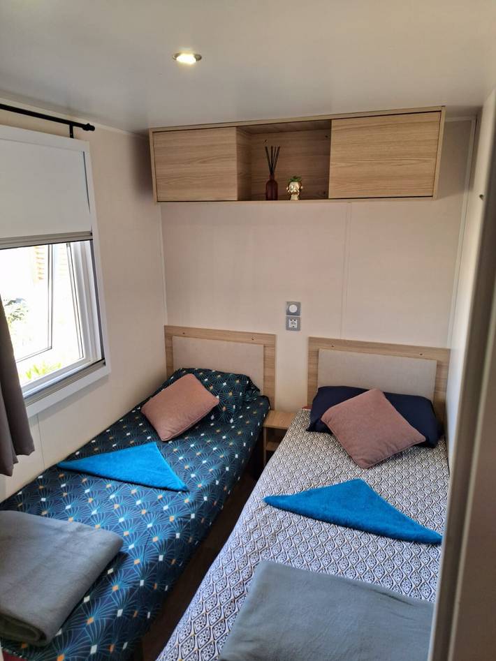 Camping pour 8 personnes, avec vue sur le lac et bassin pour enfant, animaux acceptés dans le Languedoc-Roussillon - 4