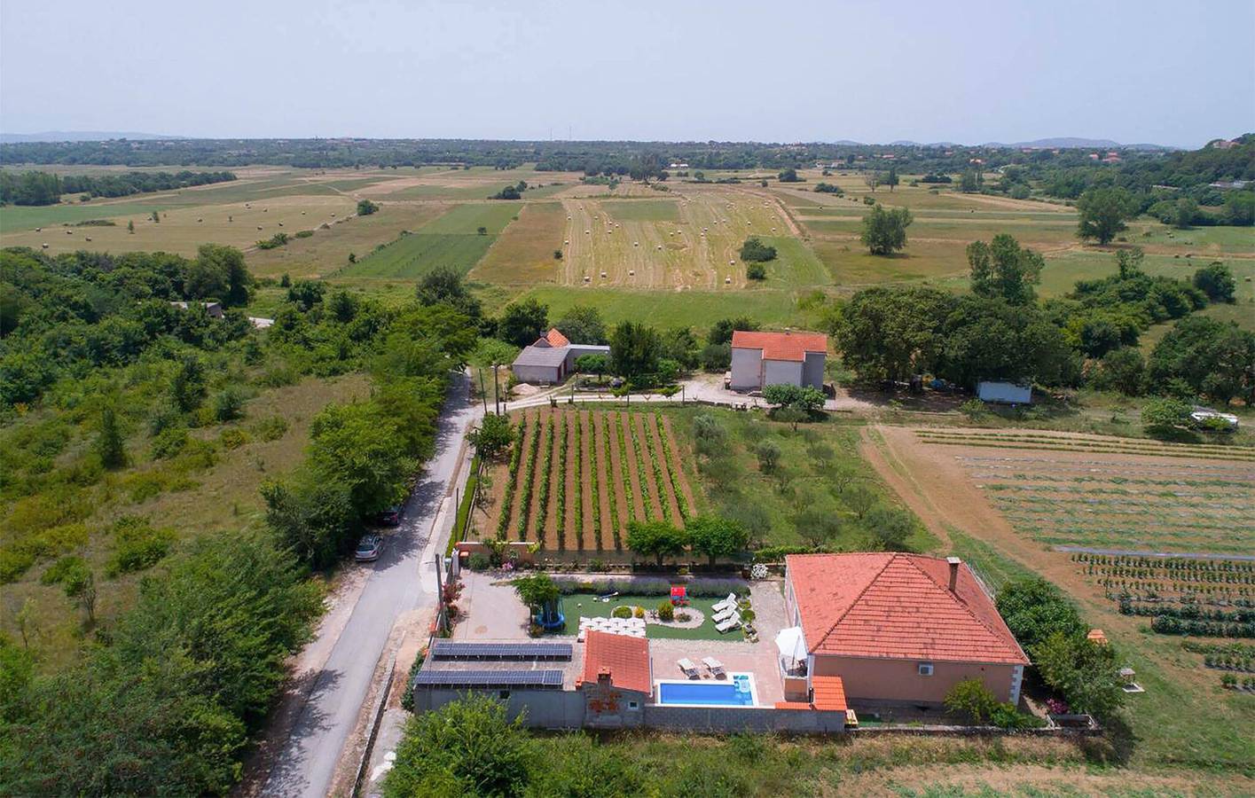 Moderne 2-Zimmer-Wohnung mit Pool und Terrasse in der Nähe des Stadtzentrums von Benkovac in Benkovac, Grad Benkovac