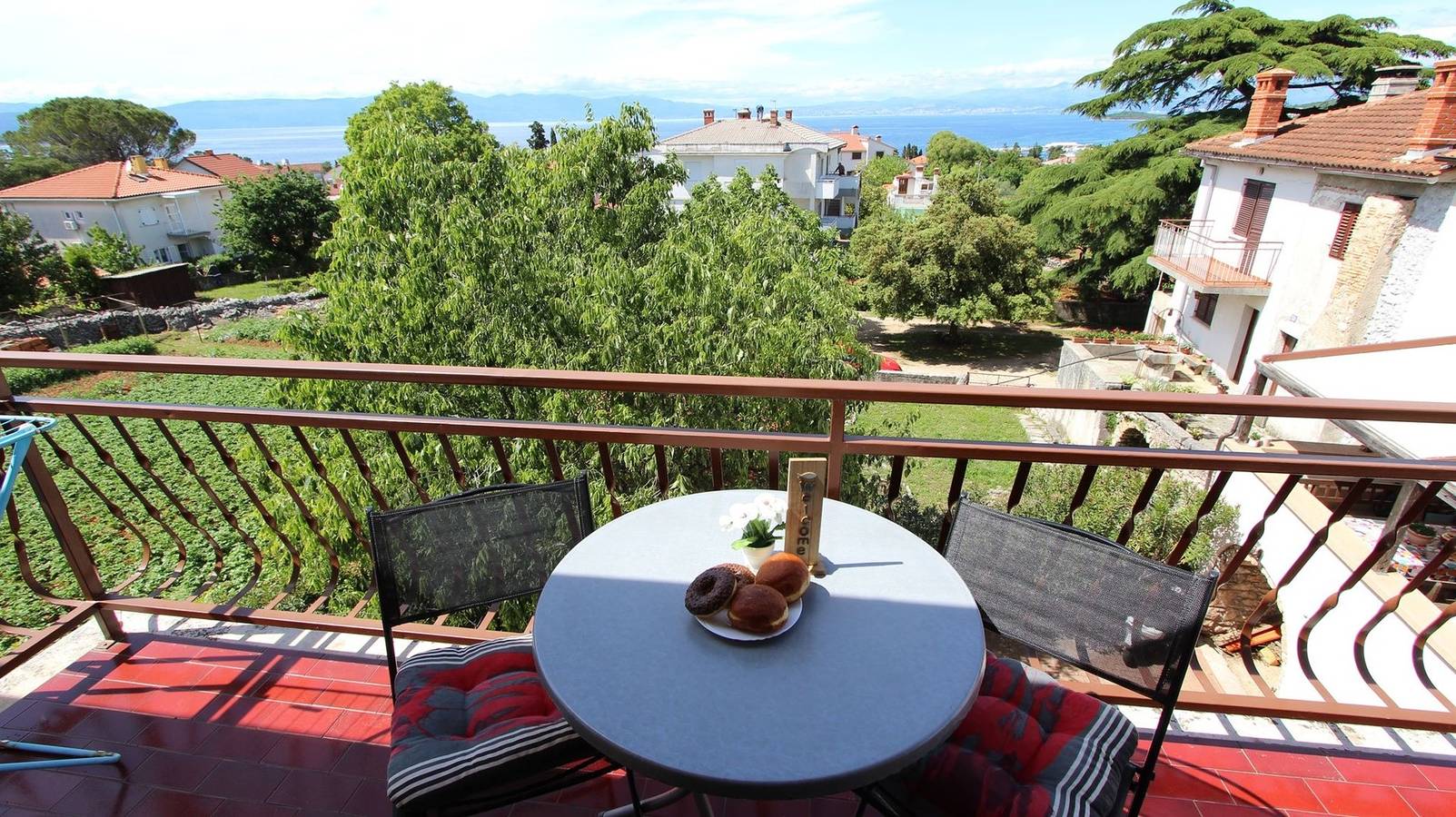 Ganze Wohnung, Studio-Ferienwohnung Jelka 2 mit wunderschönem Meerblick auf der Insel Krk in Malinska-Dubašnica, Krk