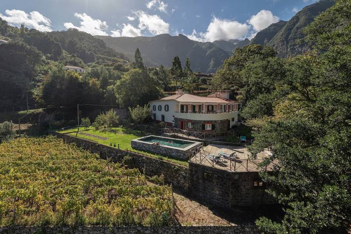 Cottage for 8 people, with pool and sauna as well as terrace, child-friendly in Madeira