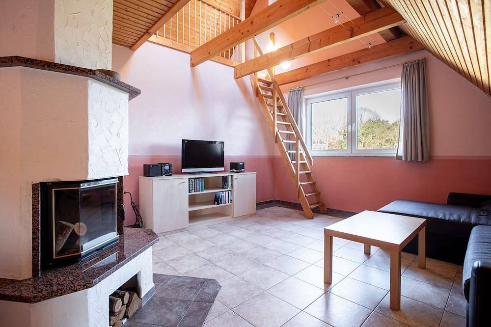 Ganze Wohnung, Ferienwohnung Falkenturm - Ferienhaus Am Boddenufer in Buschvitz, Bergen auf Rügen und Umgebung