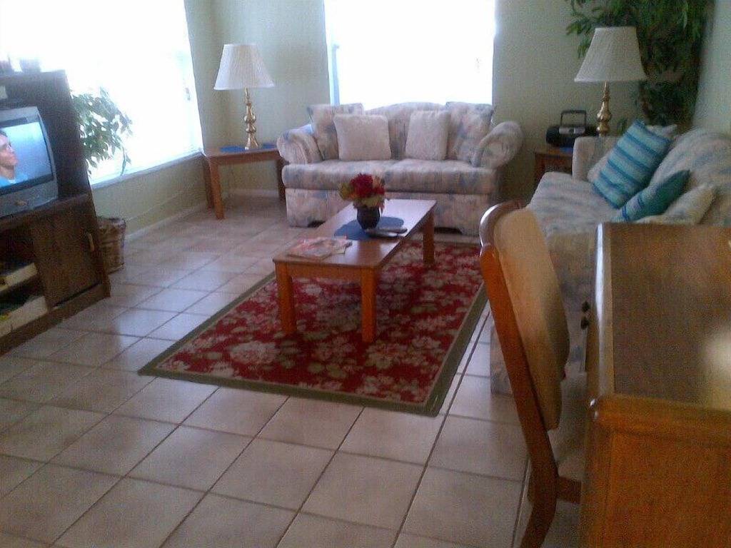 Haus 5 Minuten von Disney, ideal für Familien und Haustiere! Eingezäunter Hof, Pool! Gratis Wifi in Osceola County