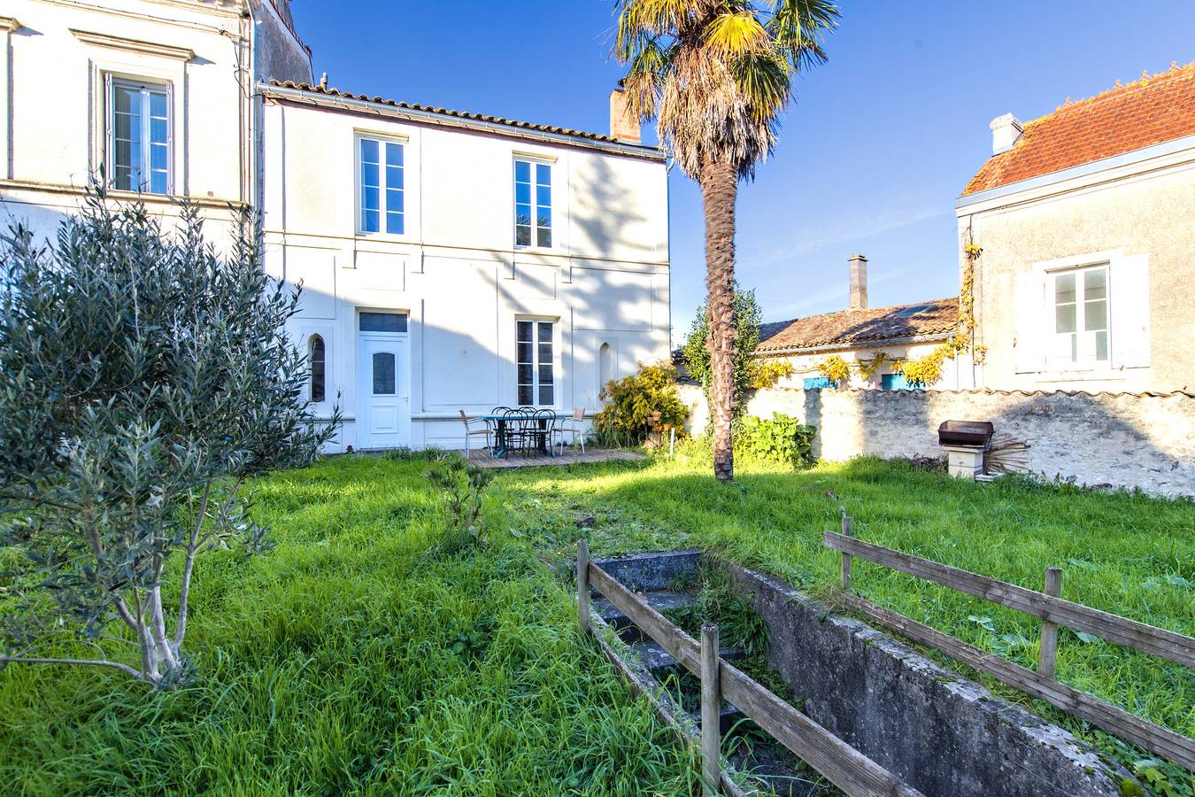 Casa de vacaciones 'Maison De Famille' con terraza privada y jardín privado in Mortagne-sur-Gironde, Saintes region