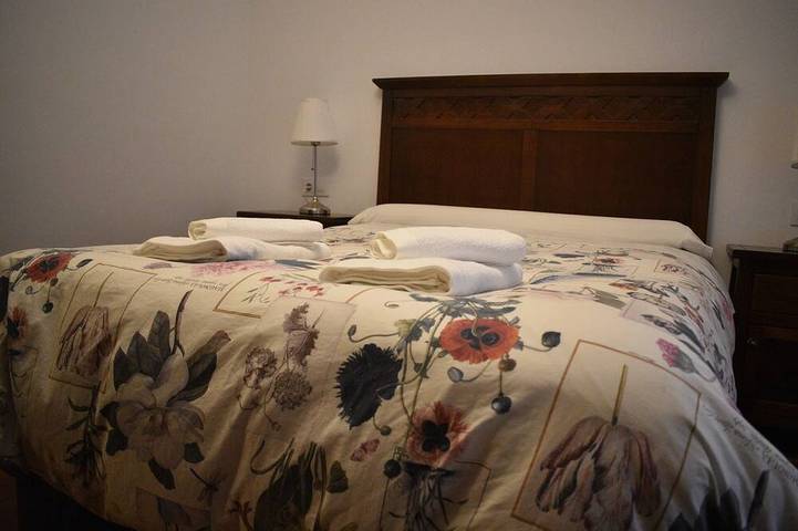 Ganze Wohnung, Bodeguetas 1 bedroom with patio pets welcome in Constantina, Sierra Morena