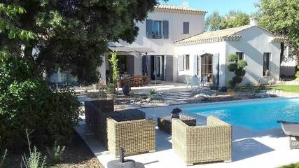 Chambre d’hôte pour 2 personnes, avec piscine ainsi que jardin et vue à Villeneuve-lès-Avignon