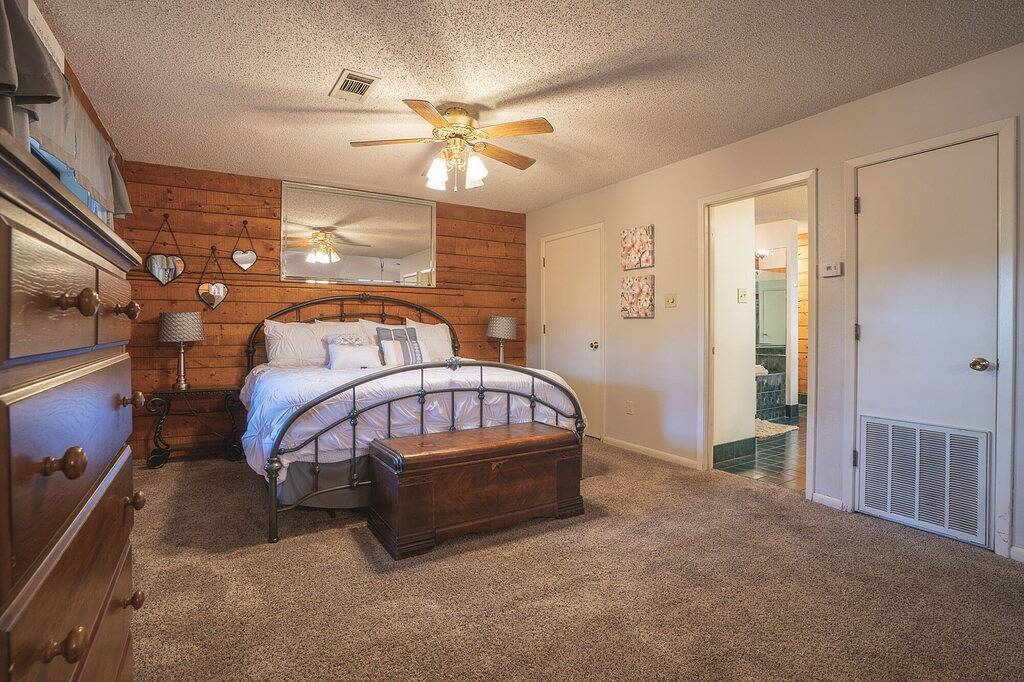 Cabin I at Safe Harbor Brady Mountain on Lake Ouachita! in Lake Ouachita