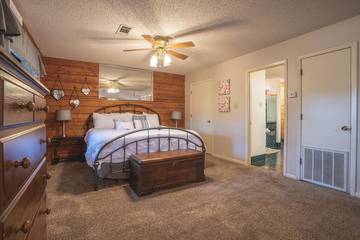 Log Cabin for 2 People in Ouachita National Forest, Arkansas, Photo 1