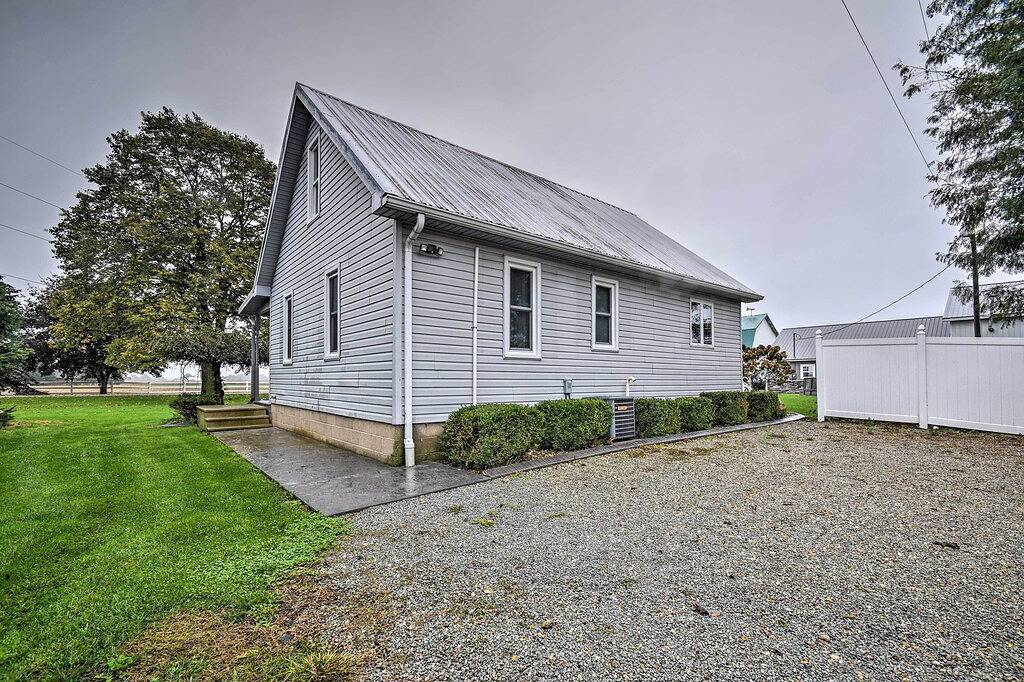 Cozy Goshen Farmhouse ~ 9 Mi to Amish Acres in Elkhart County