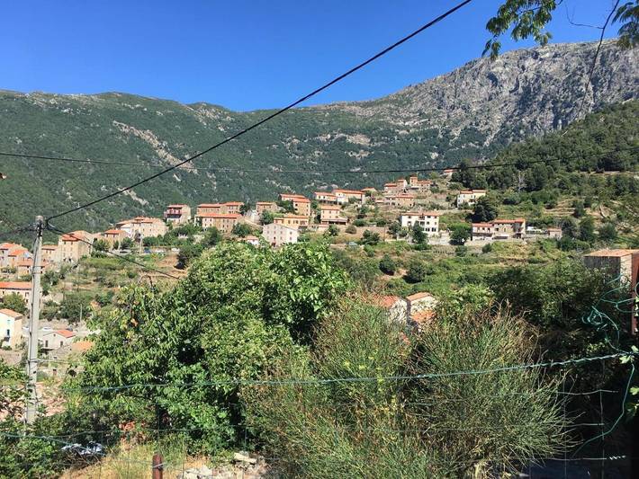Gîte pour 3 personnes, avec terrasse et vue à Soccia