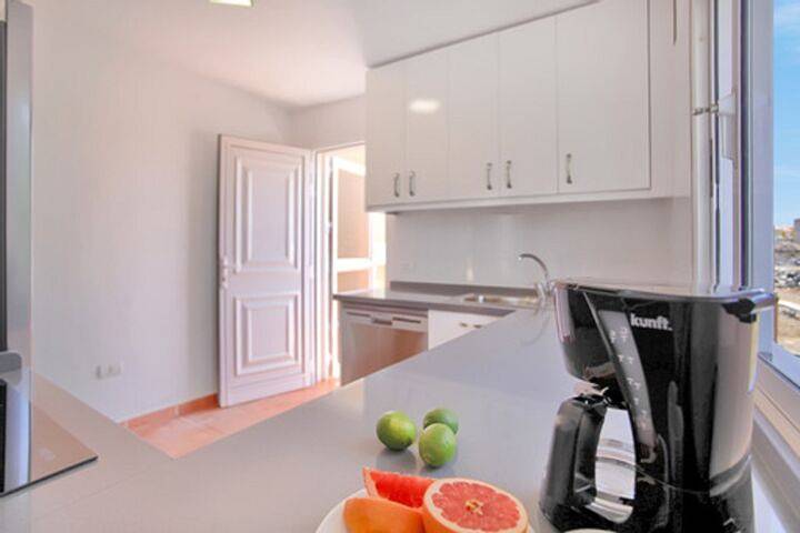 Charmante Villa mit Pool, Balkon und WLAN in Strandnähe in Guía de Isora, Teneriffa Süd