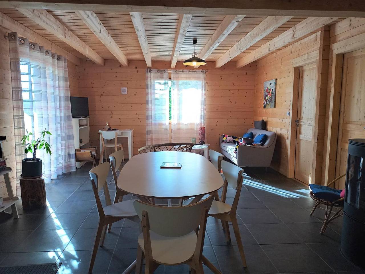 Gîte für 4 Personen mit Terrasse in Saint-Martin-d'Août, Valence und Umgebung