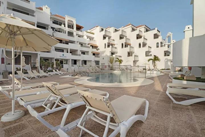 Holiday letting for 4 people, with pool and ocean view as well as garden in Costa Adeje