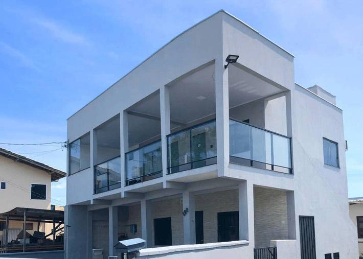 Casas e apartamentos de temporada para 5 pessoas, com jardim e balcão em Navegantes