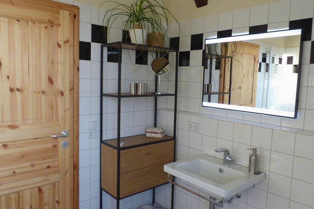 Ganze Wohnung, Ferienwohnung Högel - Appartement/Fewo, Dusche oder Bad, Wc in Naumburg, Saale-Unstrut