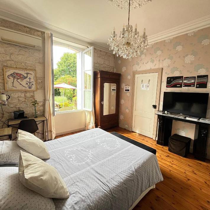 Location de vacances pour 2 personnes, avec piscine ainsi que jardin et vue à Pons - 4