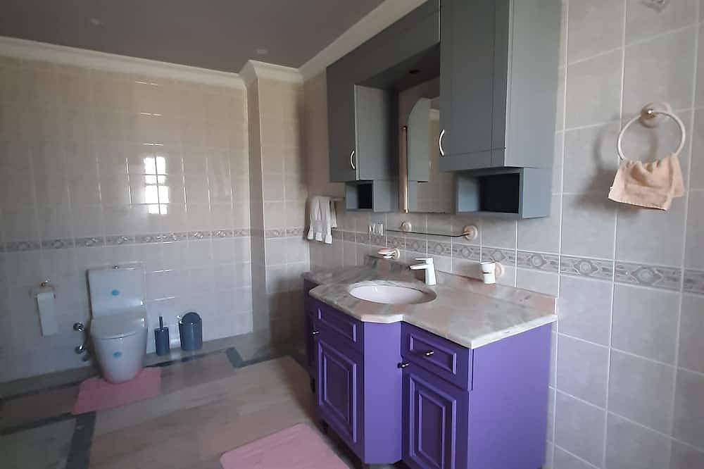 Luxury Private Villa ,Pool & Garden in Kilyos Peaceful Escape Near the Black Sea in Kumköy Mahallesi, Marmara region